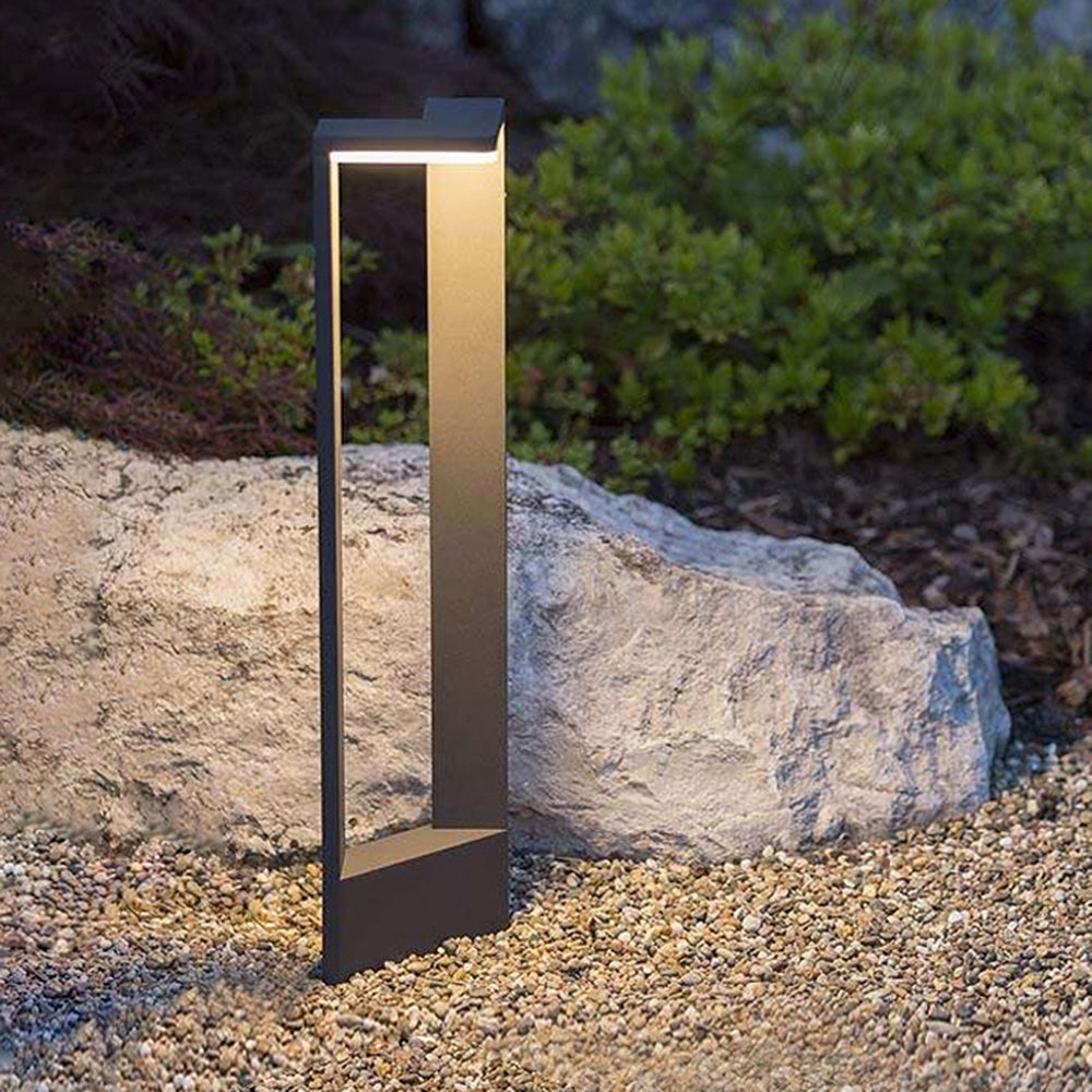 Wuruved Minimalist Metal Right-angle Shaped Outdoor Path Light, Black
