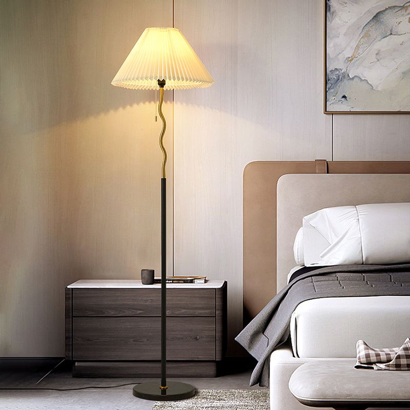 Lutelok Vintage Retro Geometric Pleated Metal Fabric Floor Lamp, Black