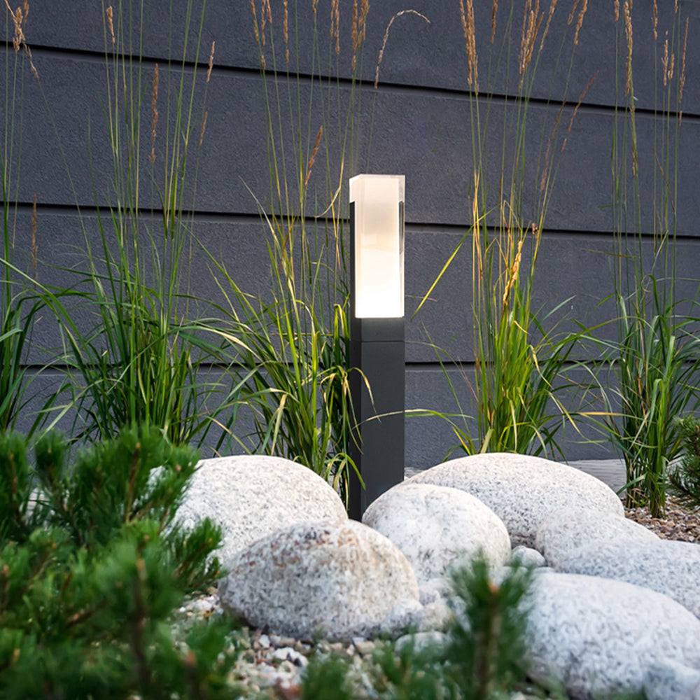 Hetesur Modern Metal Solar Outdoor Path Light, Black
