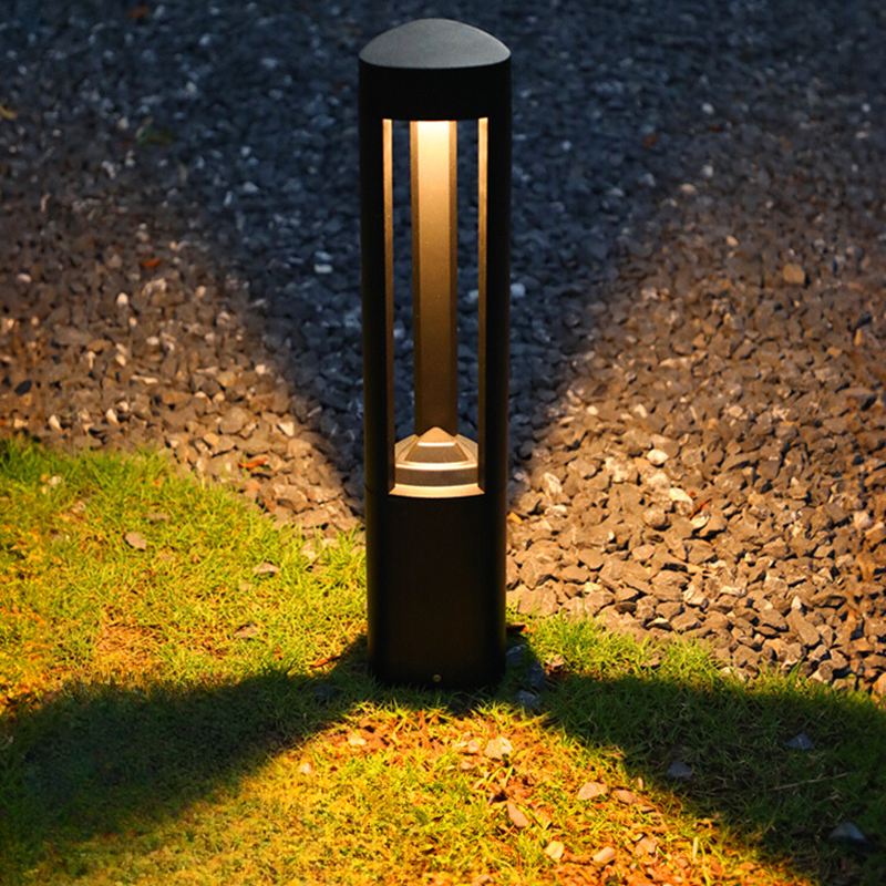 Hikevus Contemporary Metal Triangular Hollow Outdoor Path Light, Black