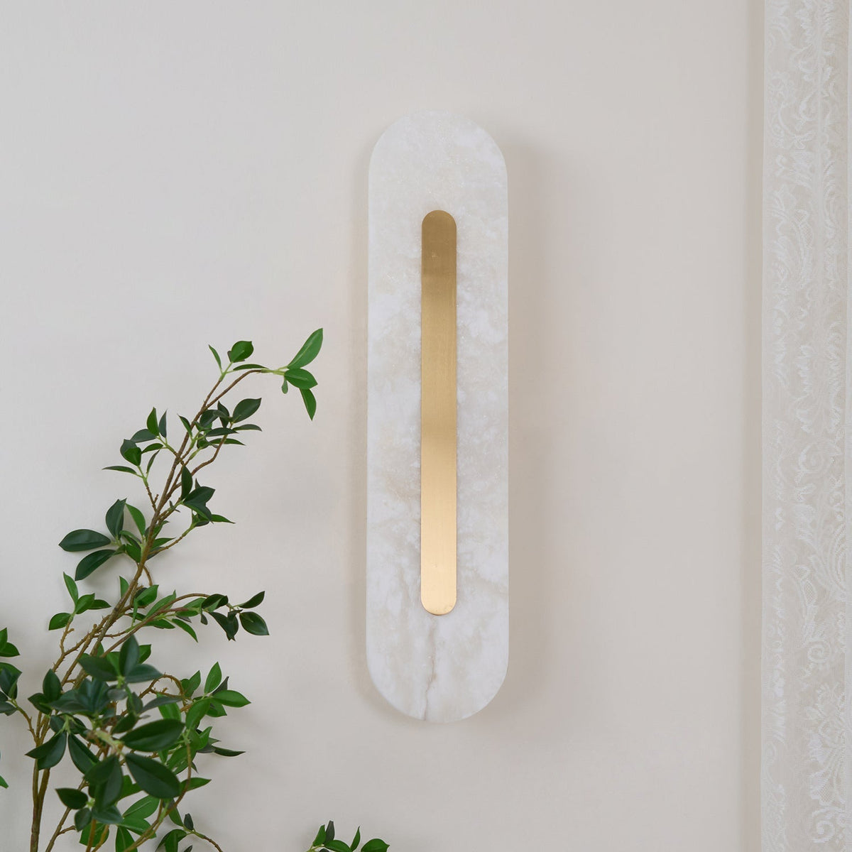 Selvia Minimalist Alabaster Wall Light