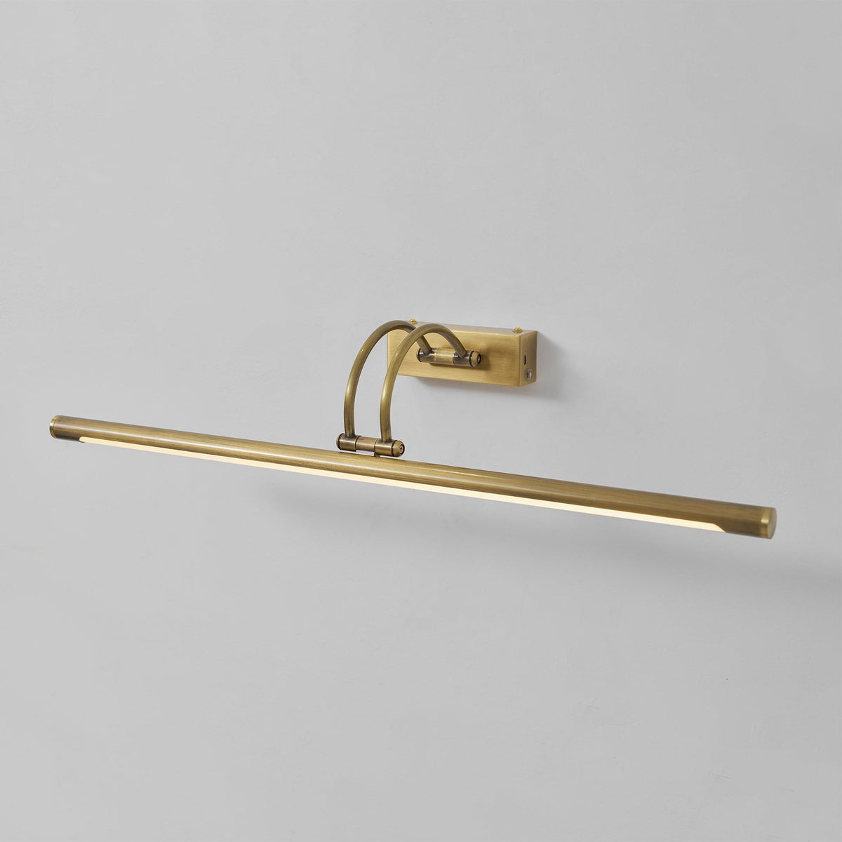 Rovienne Wall Lamp