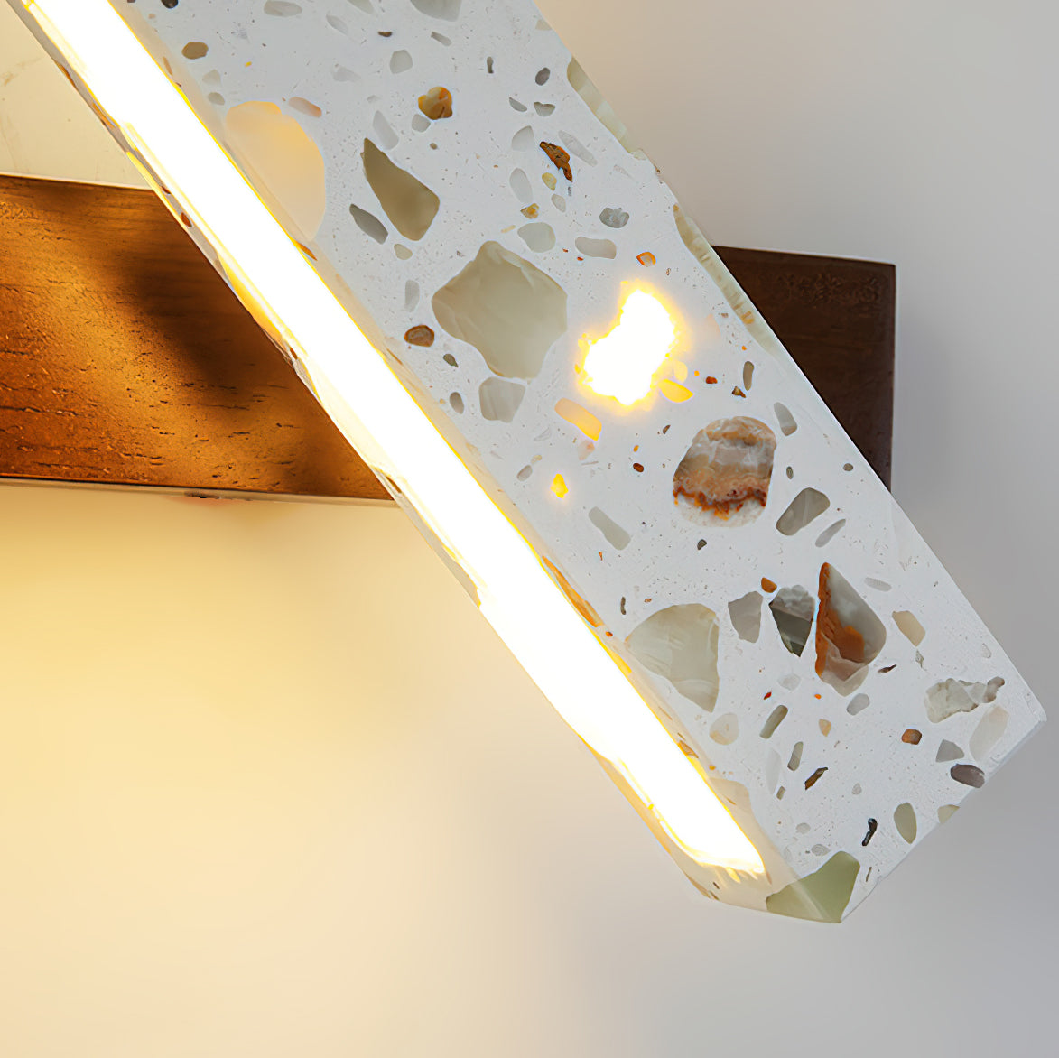 Elaaora Wall Lamp