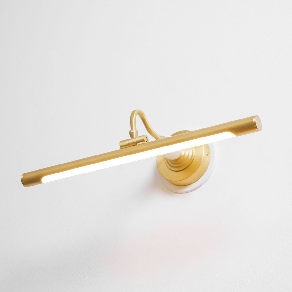 Viraarina Elegance Art Linear Wall Light
