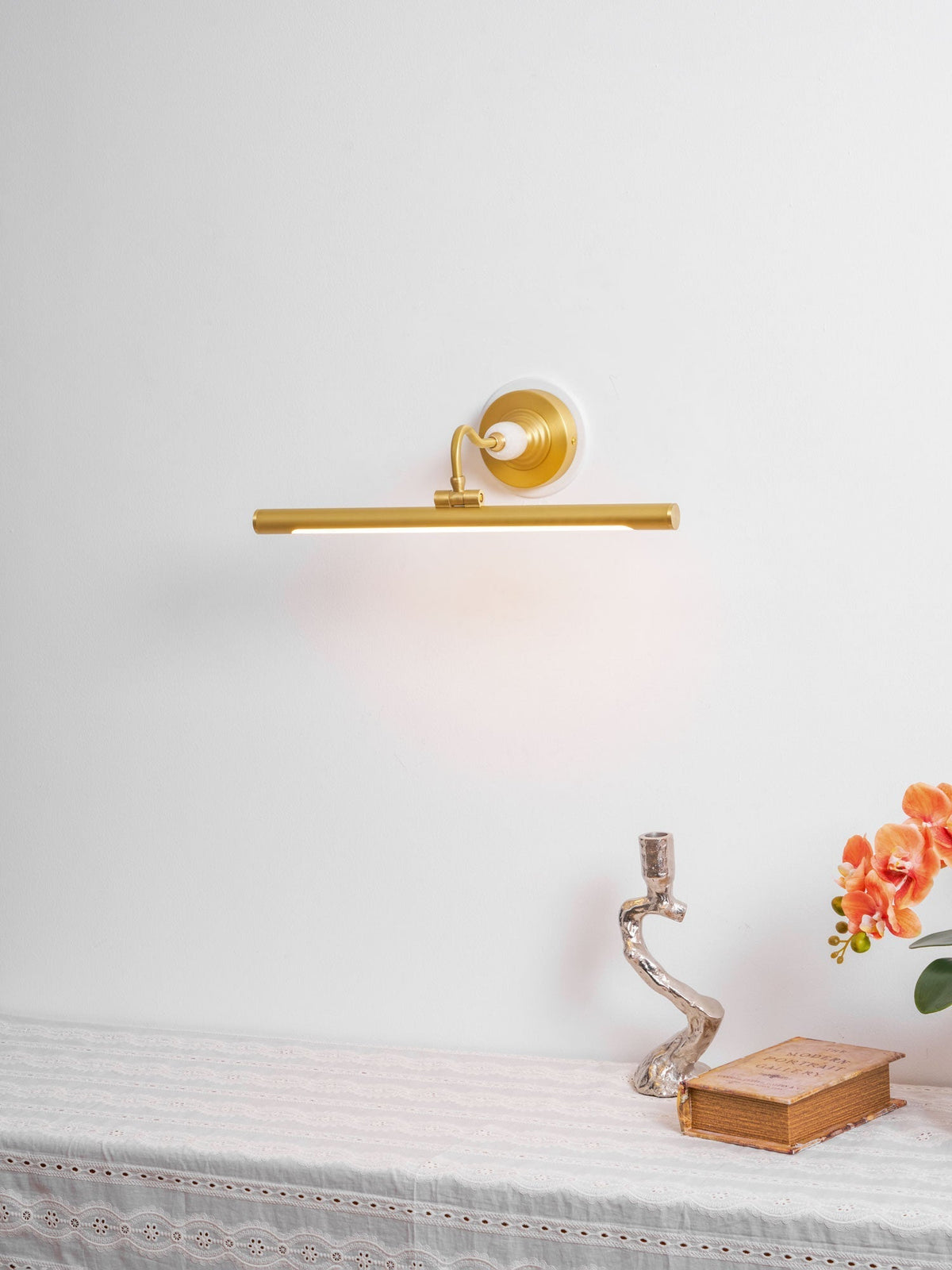 Viraarina Elegance Art Linear Wall Light