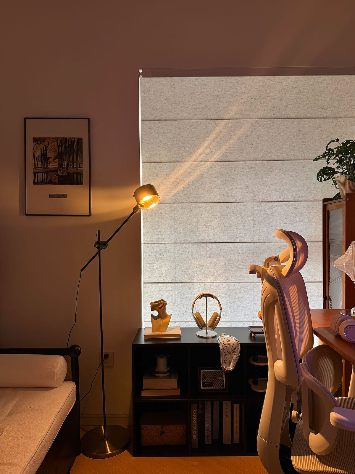 Arclen Adjustable Arm Floor Lamp