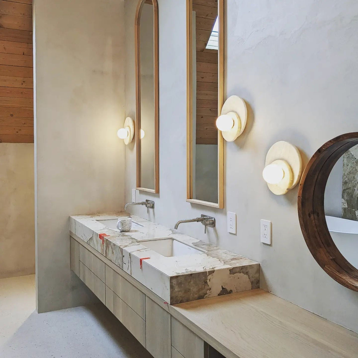 Alorarae Organic Alabaster Wall Light