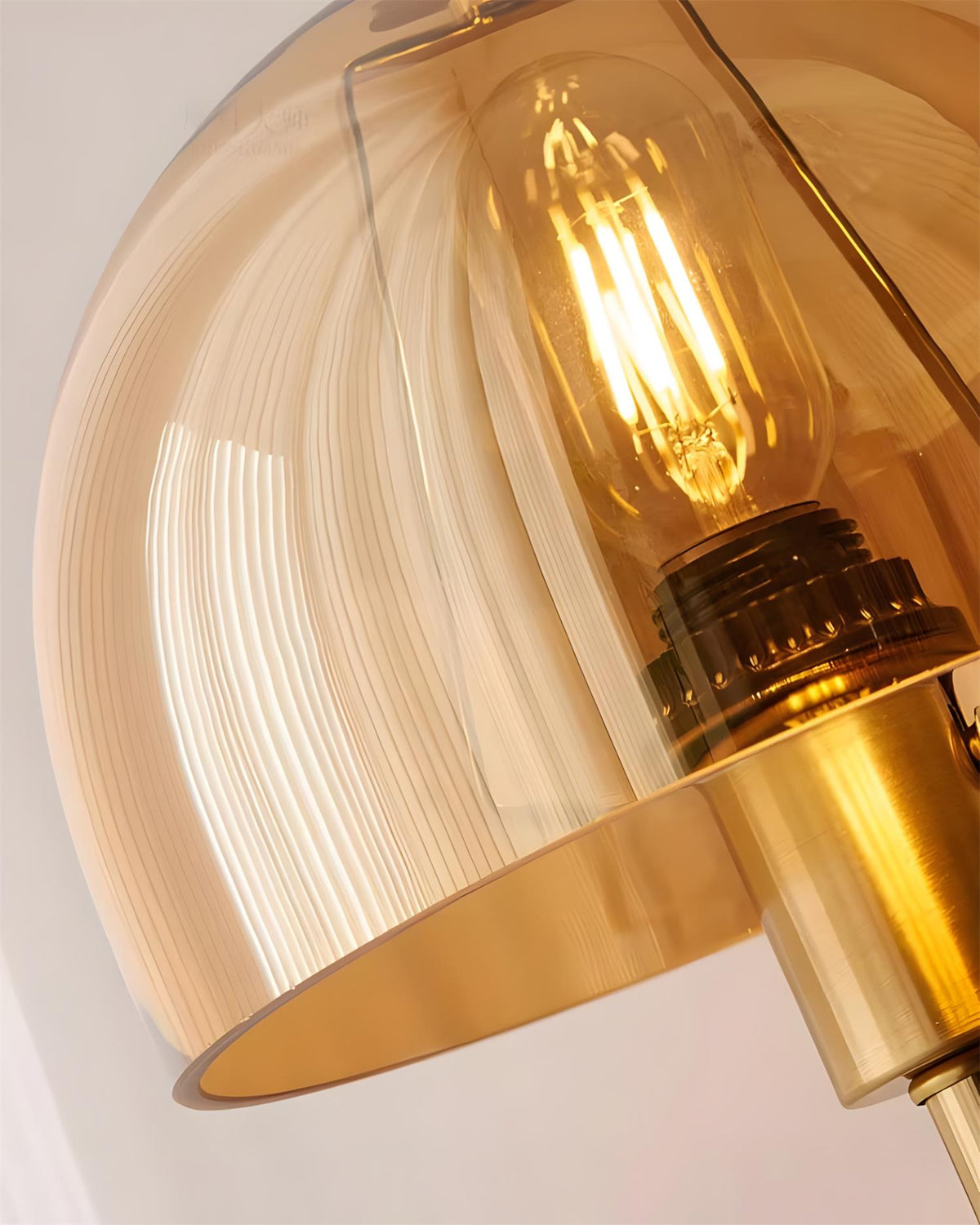 Teriiseria Table Lamp
