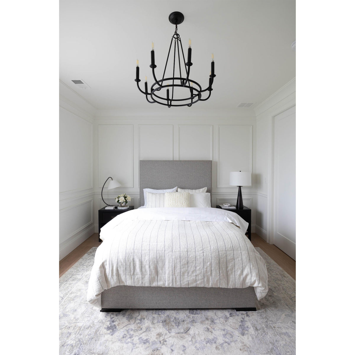 Xenuvyh Modern Minimalist Vintage Industrial Metal Chandelier