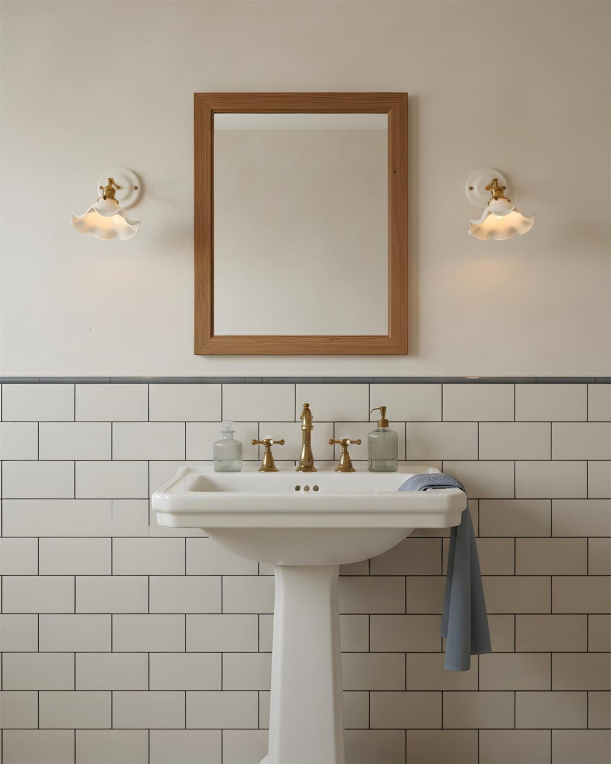 Orelivette Wall Lamp