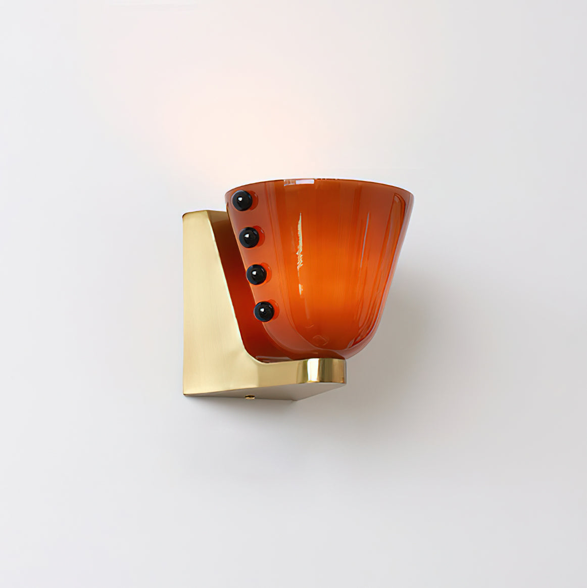 Emeranthe Wall Lamp