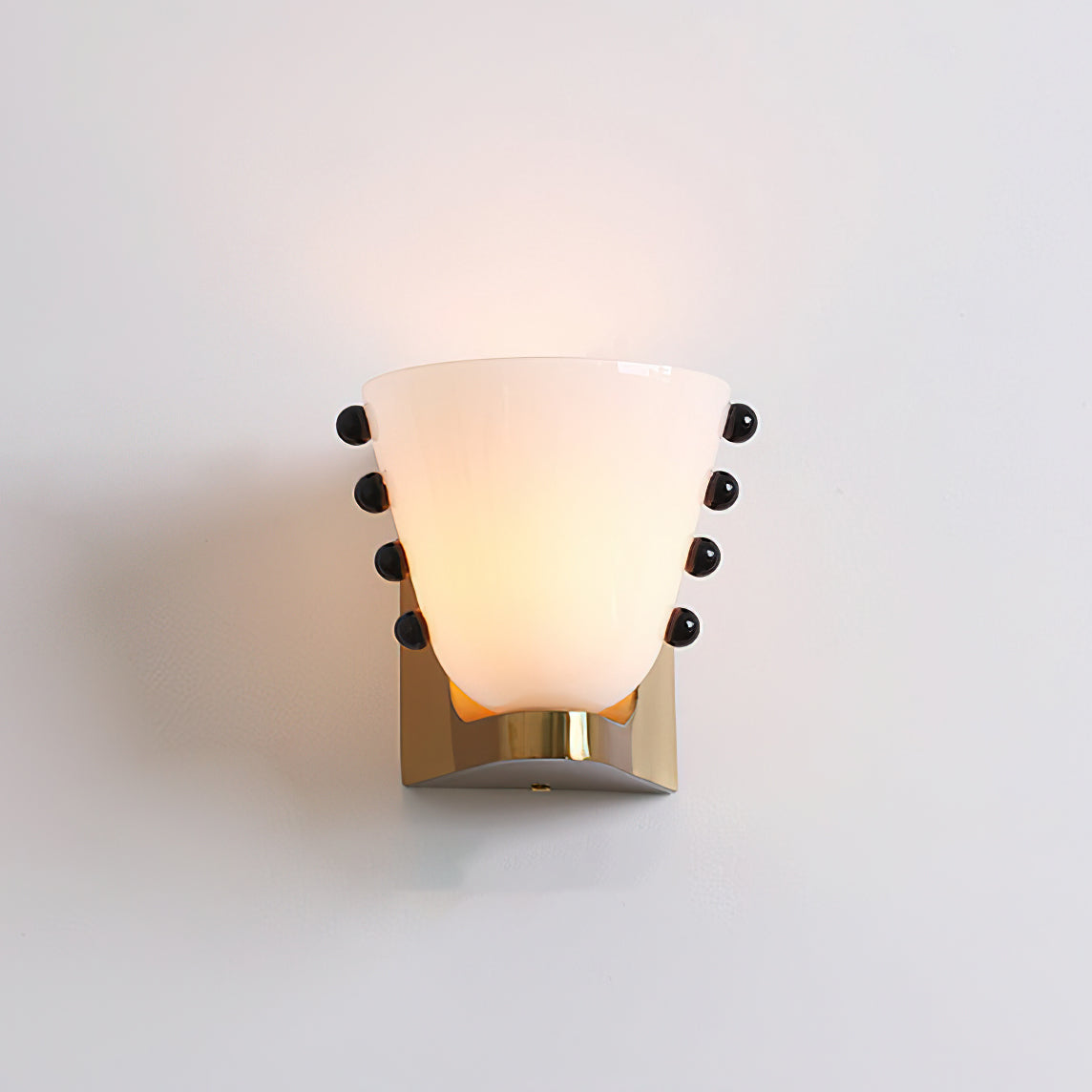 Emeranthe Wall Lamp