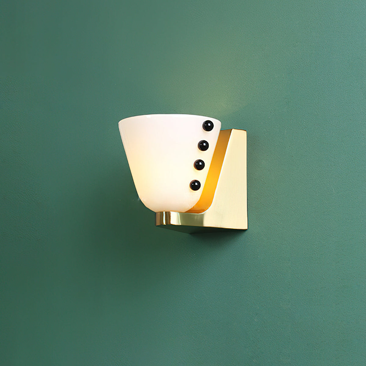 Emeranthe Wall Lamp