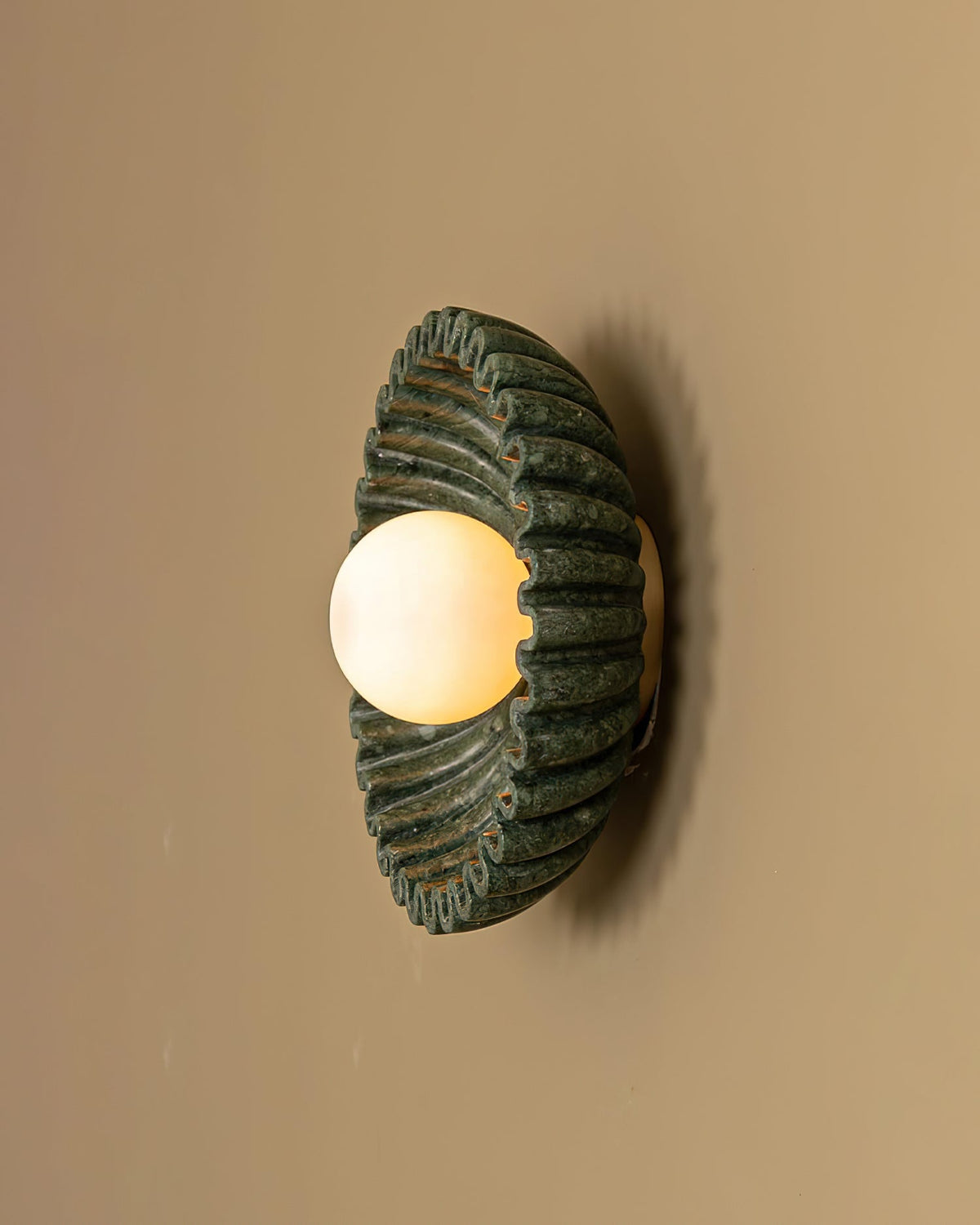 Avenisielle Wall Lamp