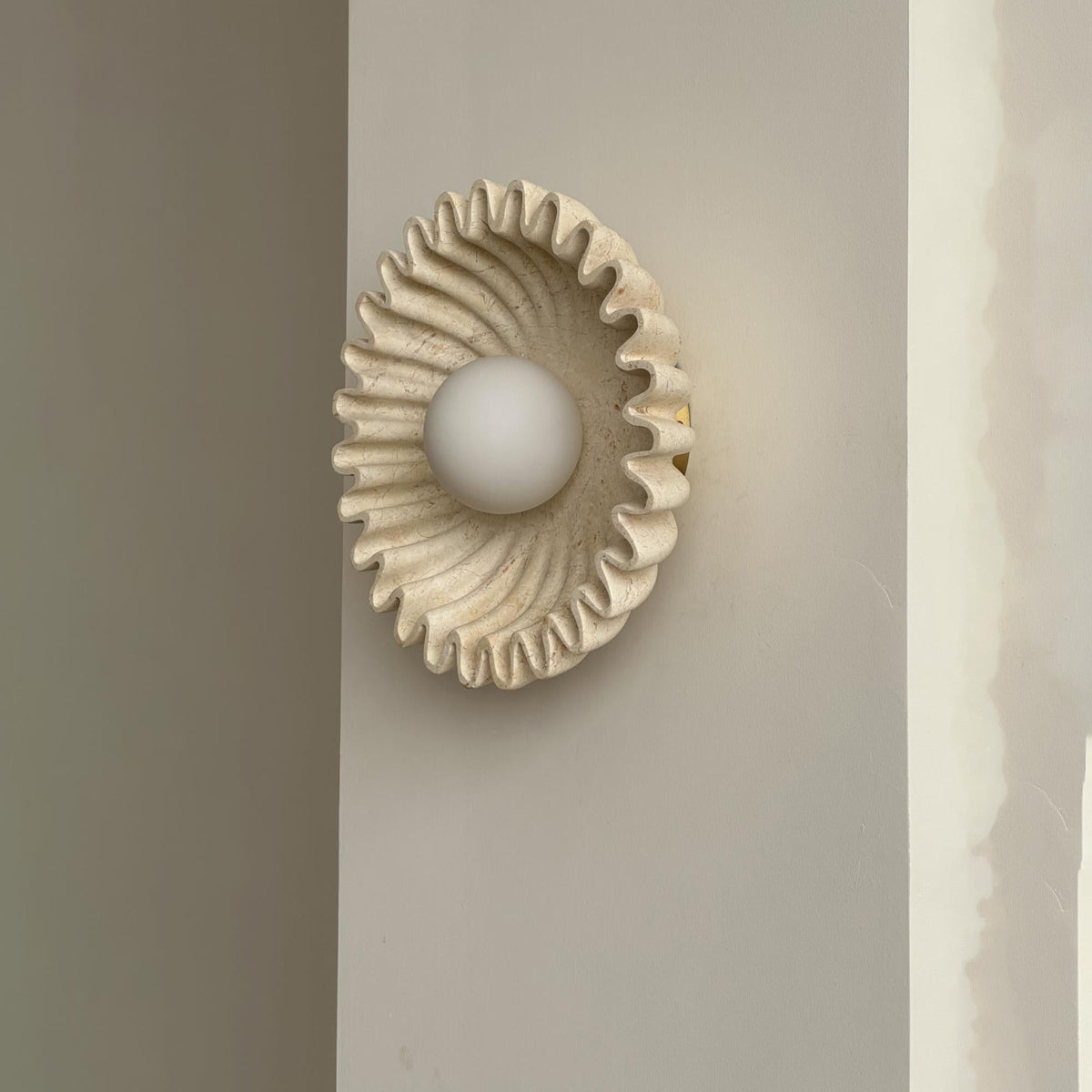 Avenisielle Wall Lamp