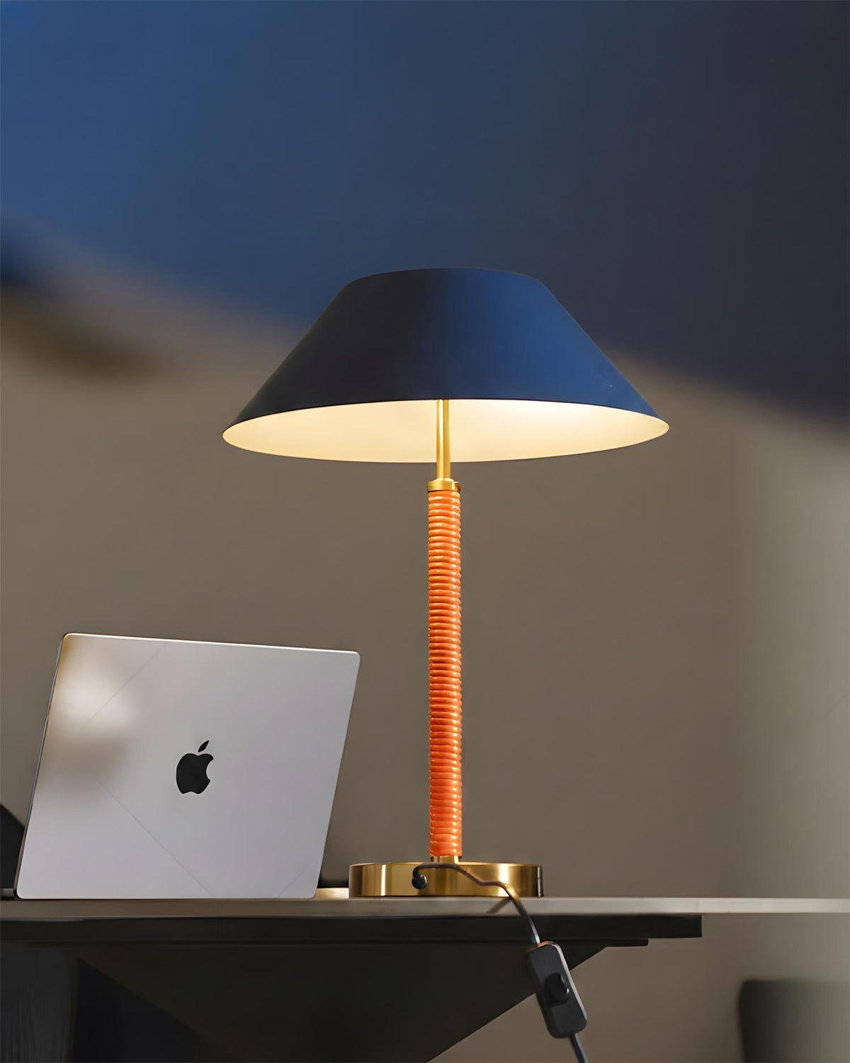 Seloella Volume Table Lamp