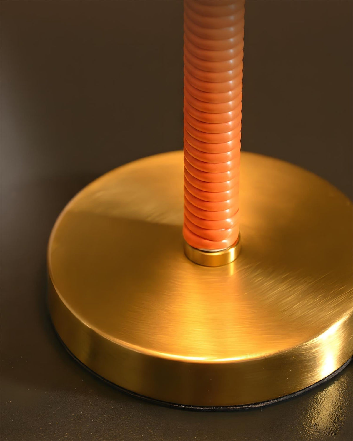 Seloella Volume Table Lamp
