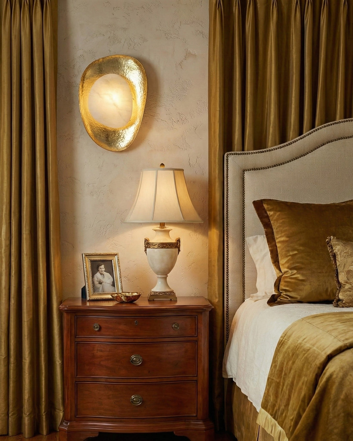 Thalienne Wall Lamp
