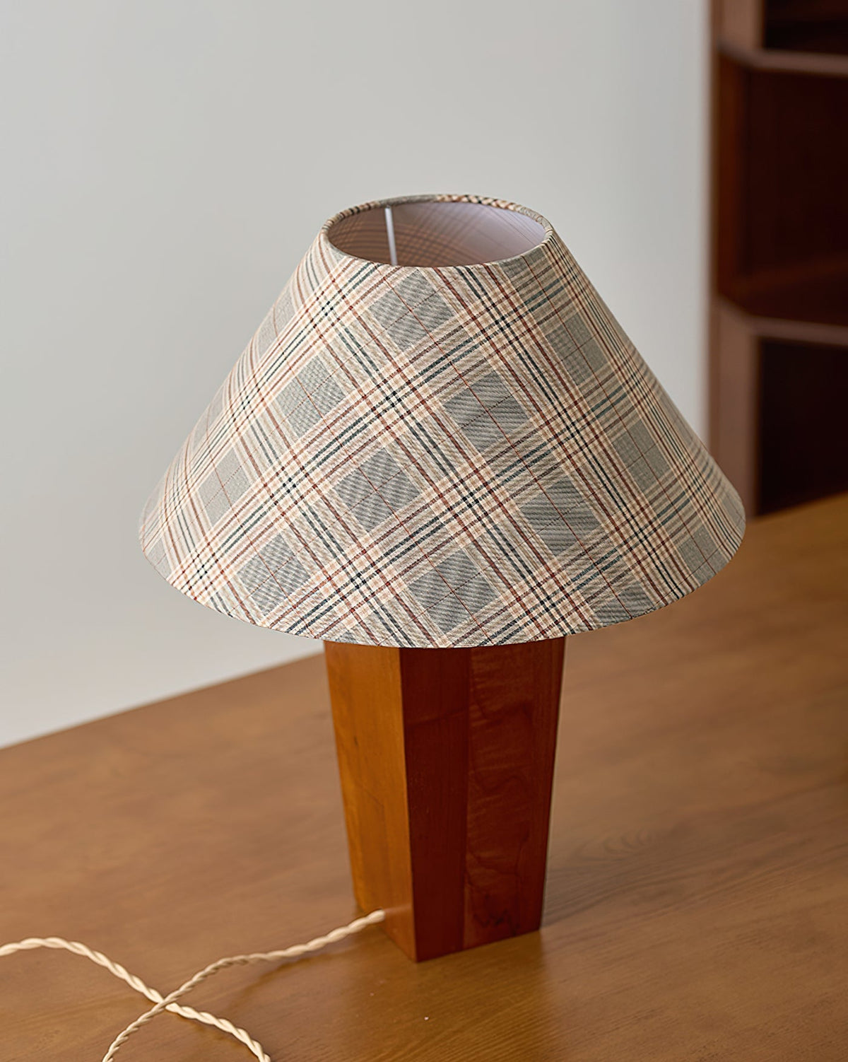 Reniniella Table Lamp