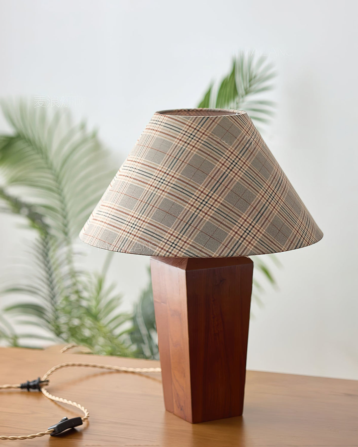 Reniniella Table Lamp