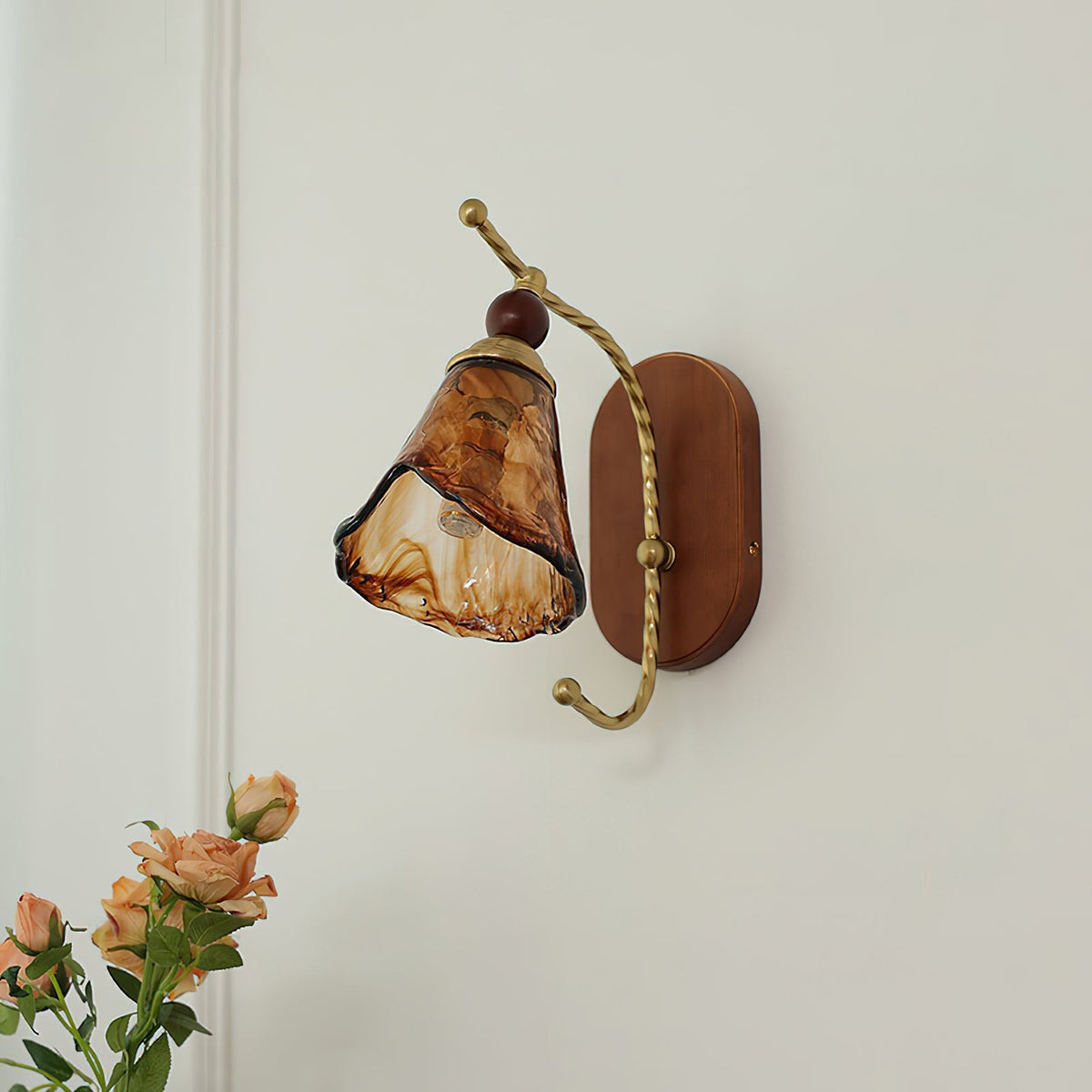 Orelivaya Wall Lamp
