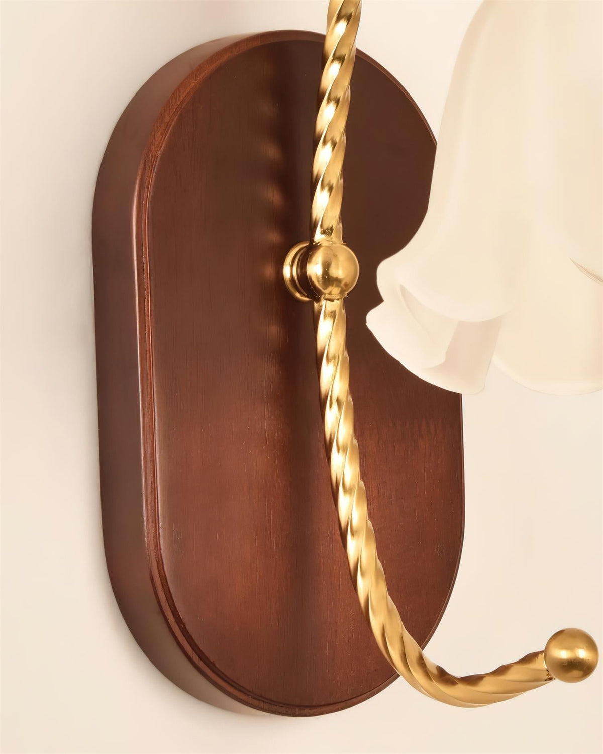 Orelivaya Wall Lamp