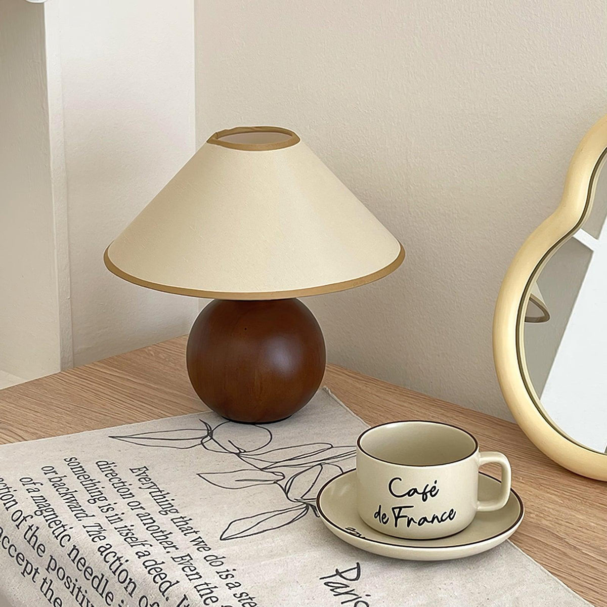 Aveneielle Table Lamp