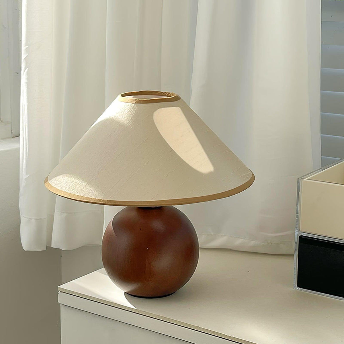 Aveneielle Table Lamp