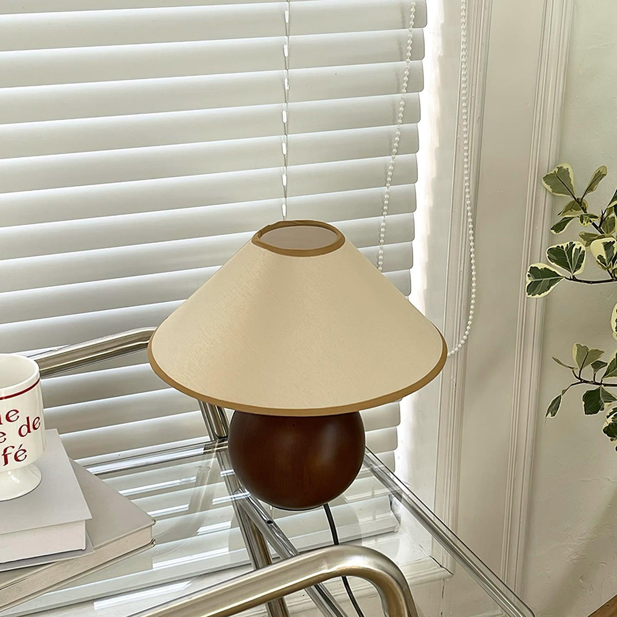 Aveneielle Table Lamp
