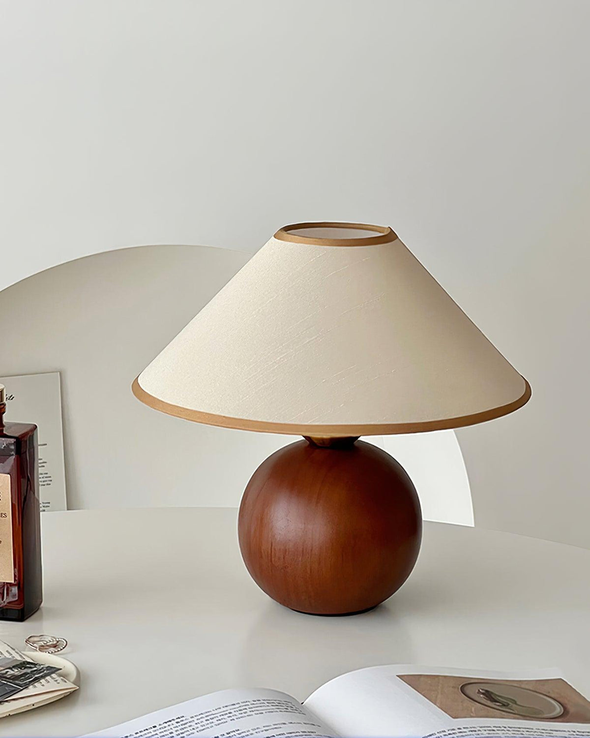 Aveneielle Table Lamp