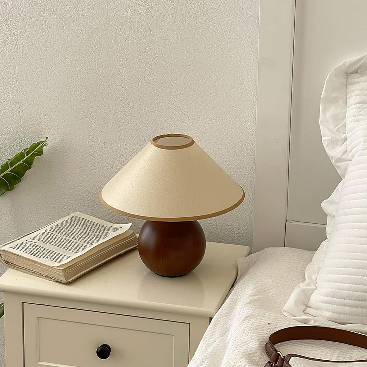 Aveneielle Table Lamp