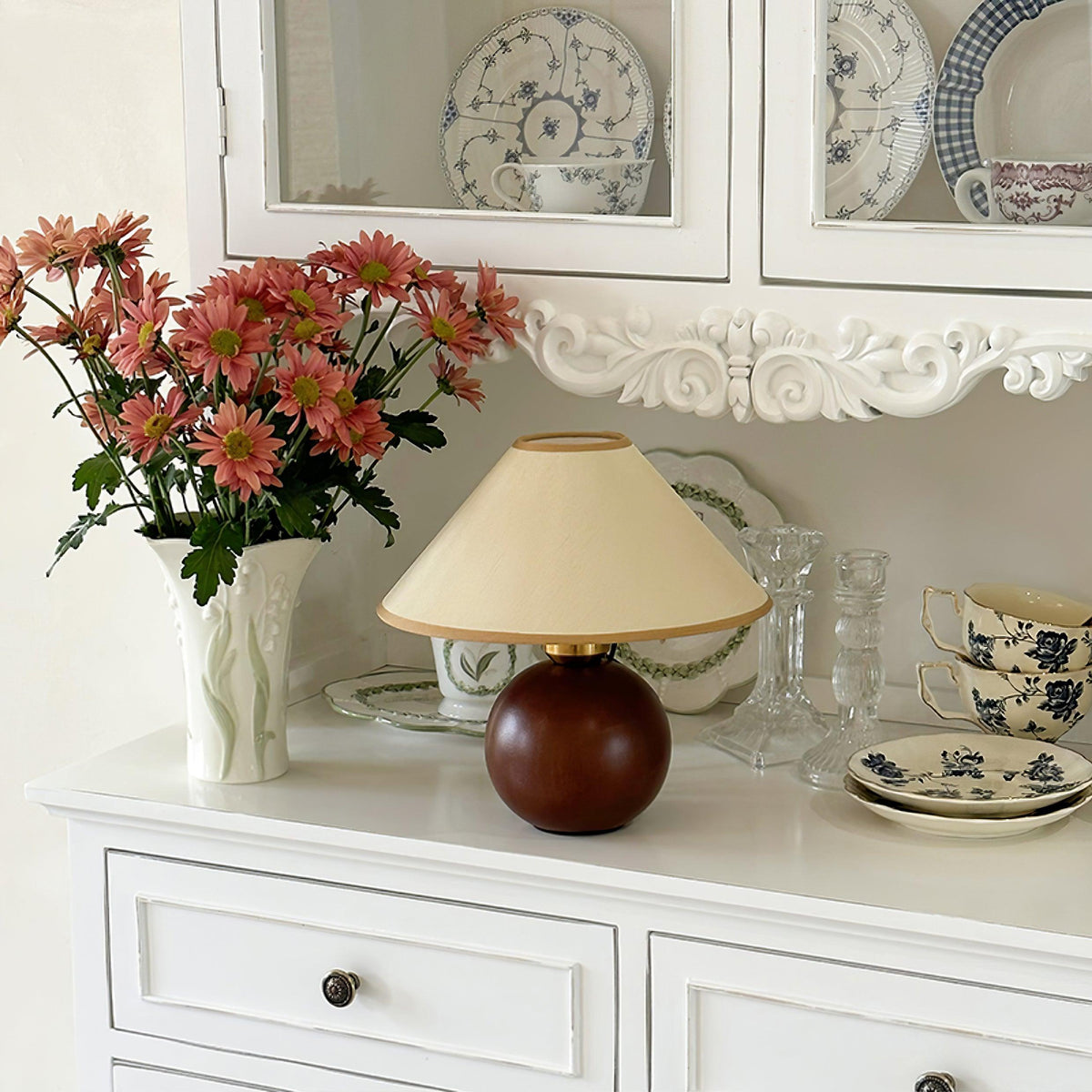 Aveneielle Table Lamp
