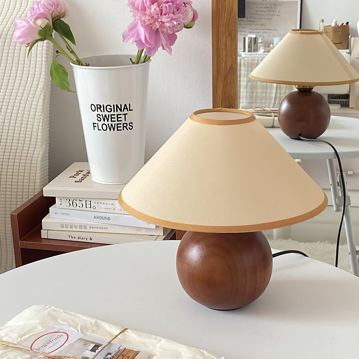 Aveneielle Table Lamp