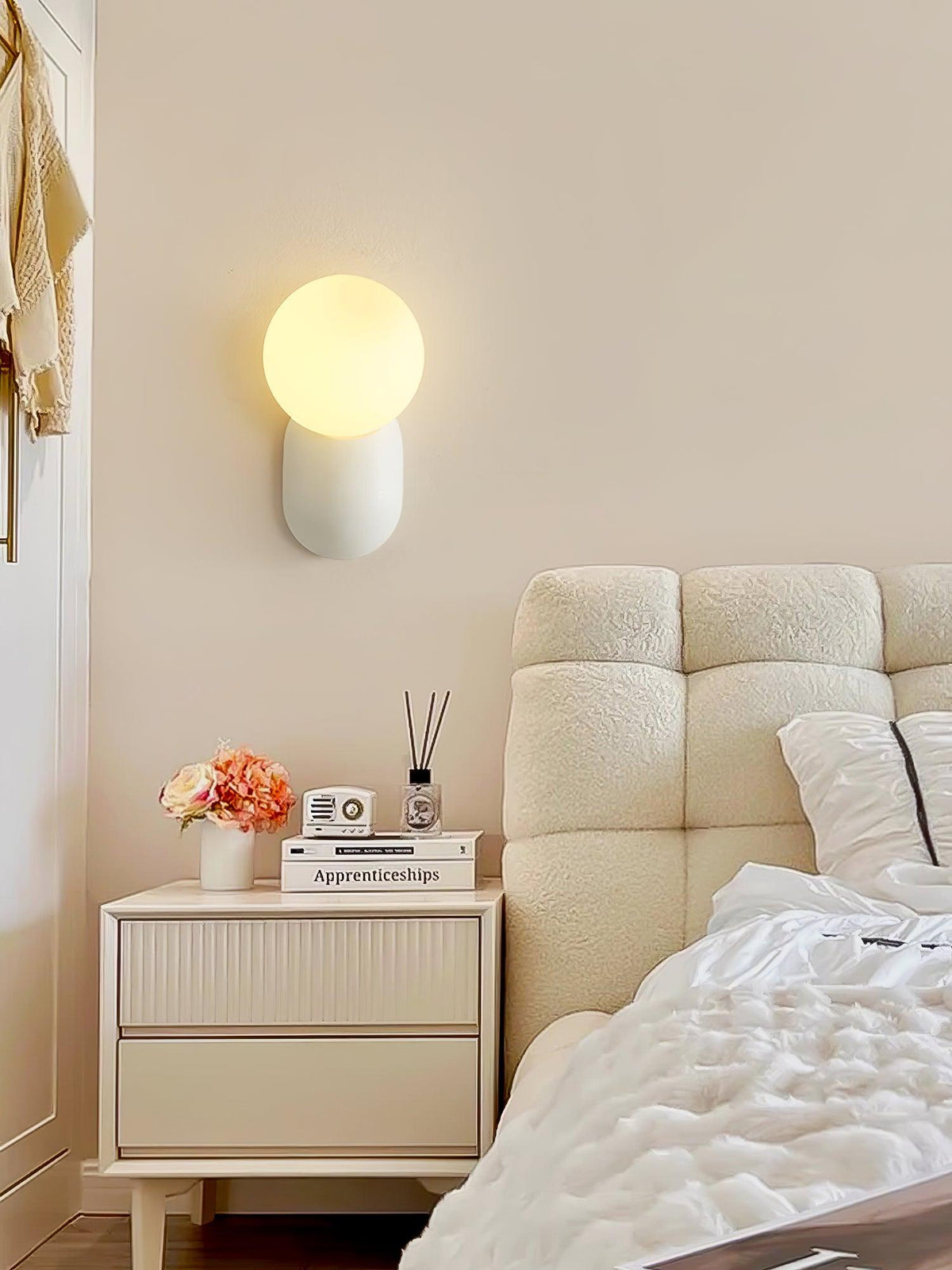 Nelo Minimalist Globe Wall Sconce