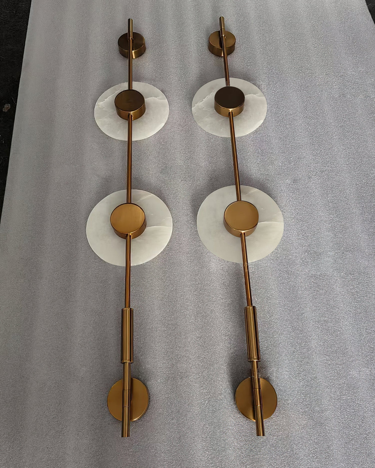 Nivaraya Vertical Alabaster Wall Lamp