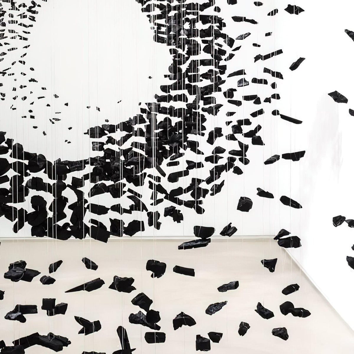 Orinridge Black Stones Chandelier
