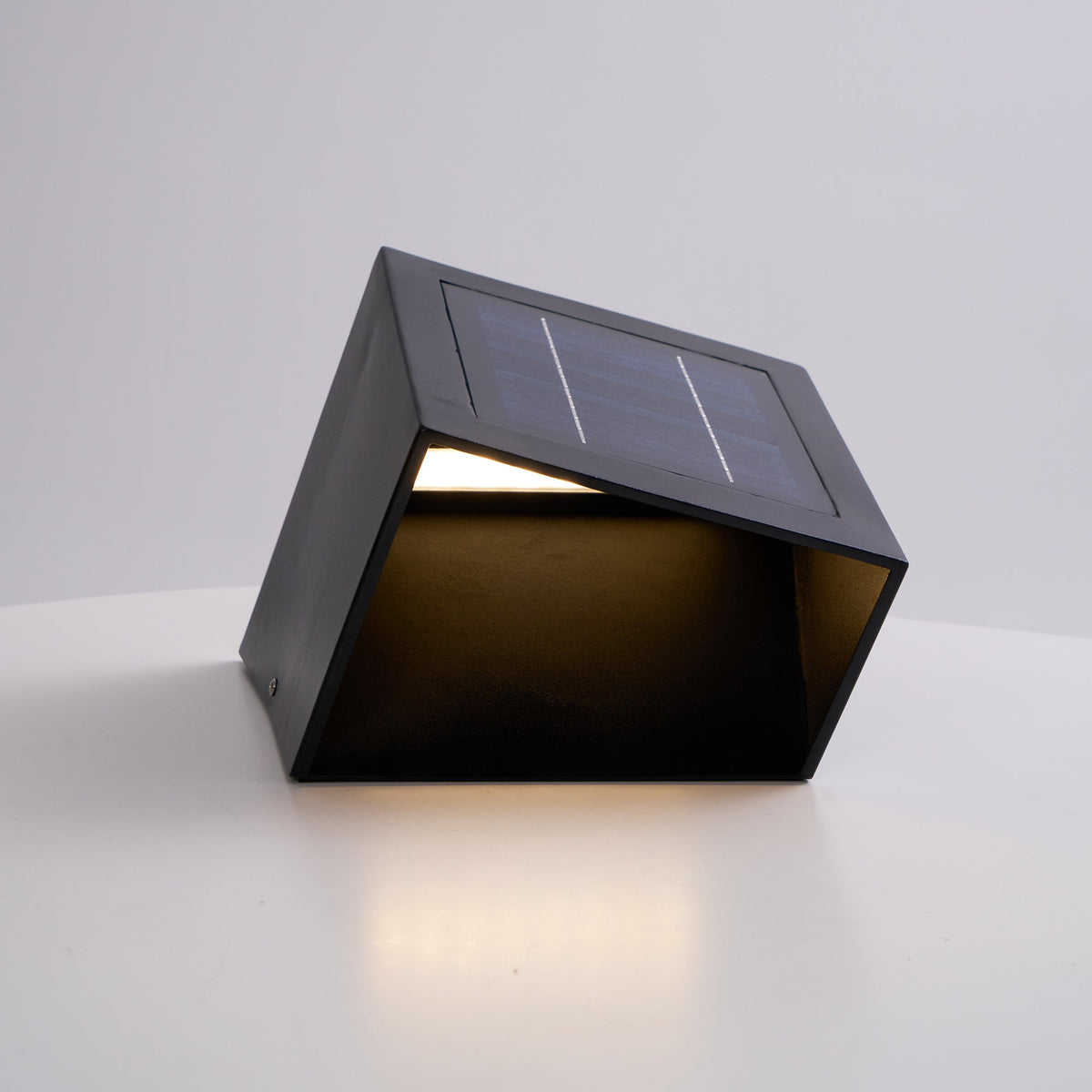 Voren Garden Solar Outdoor Light