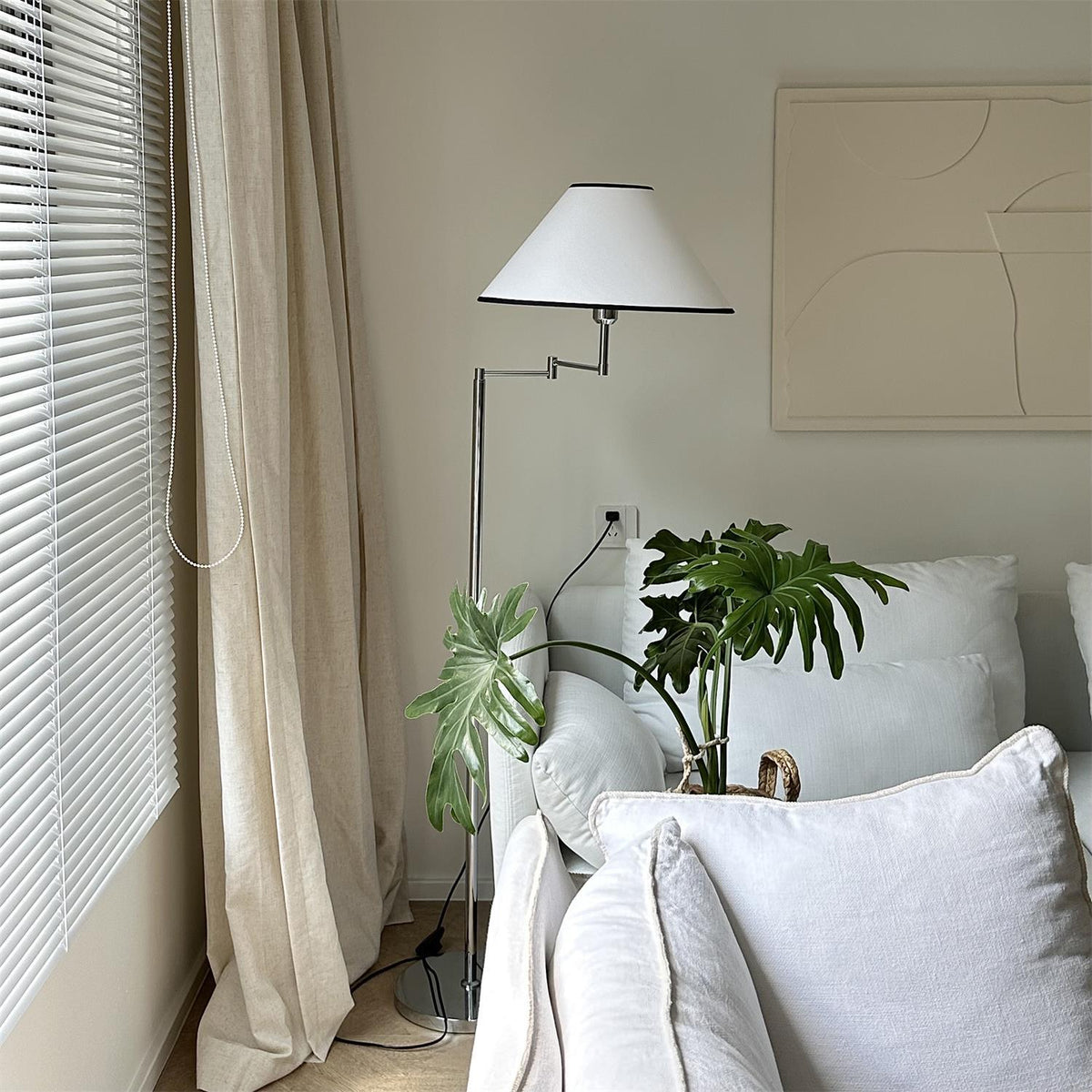 Rivaleria Floor Lamp