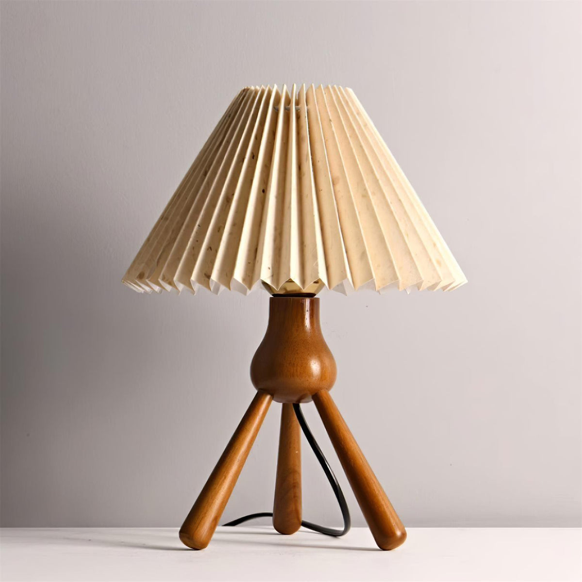 Caliveria Table Lamp