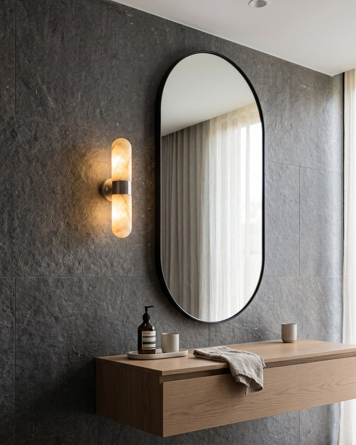 Lysandro Sconce