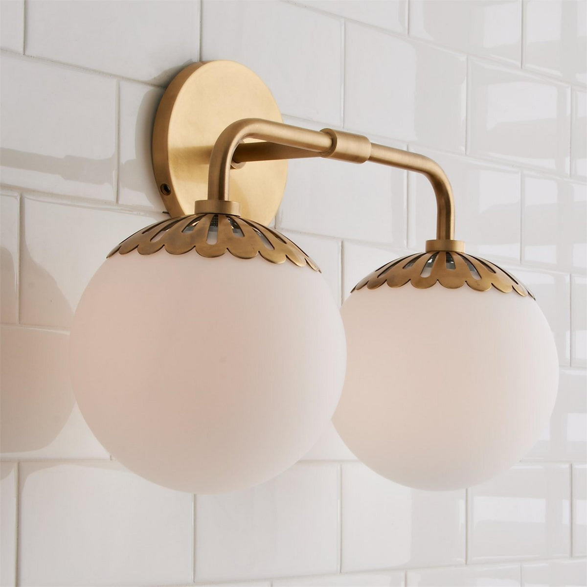 Pagumik Globe Glass Wall Lamp