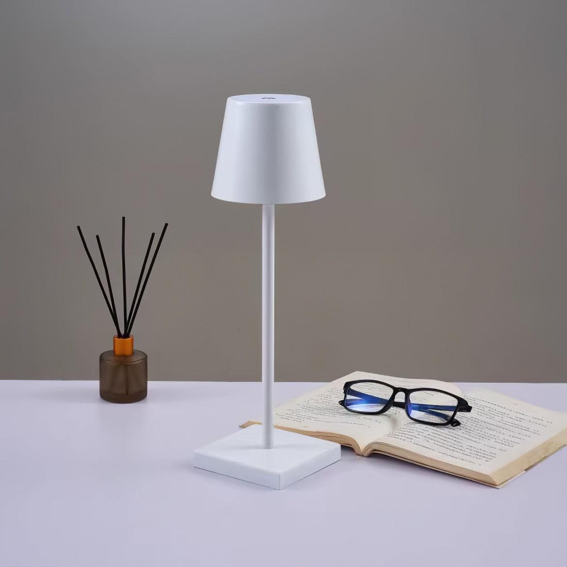 Viraorelia Table Lamp