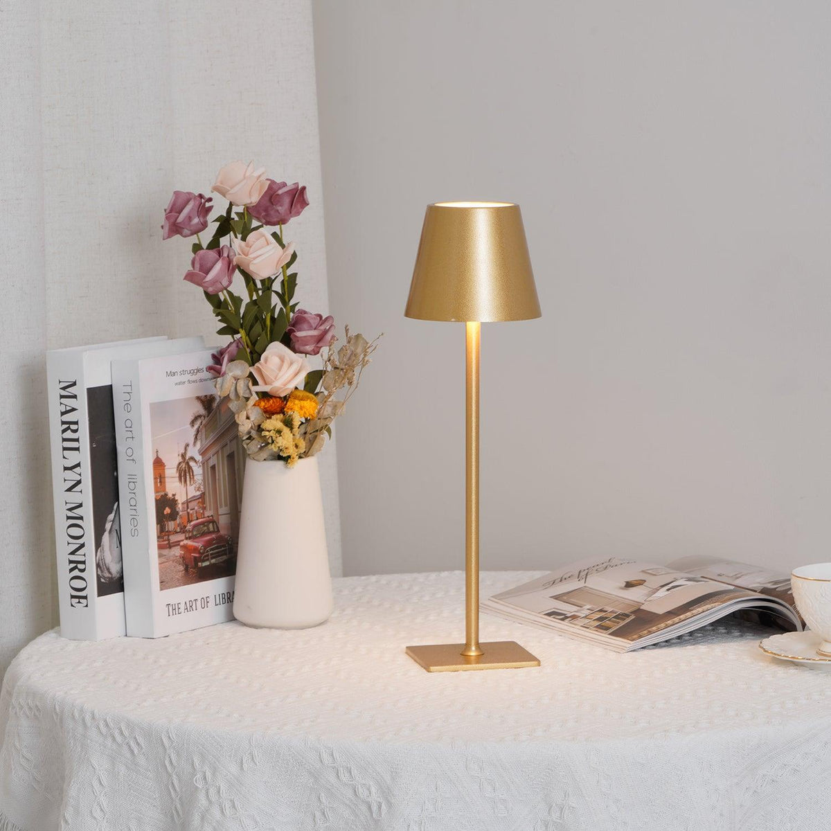 Viraorelia Table Lamp