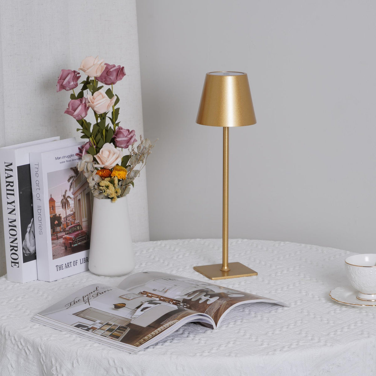 Viraorelia Table Lamp