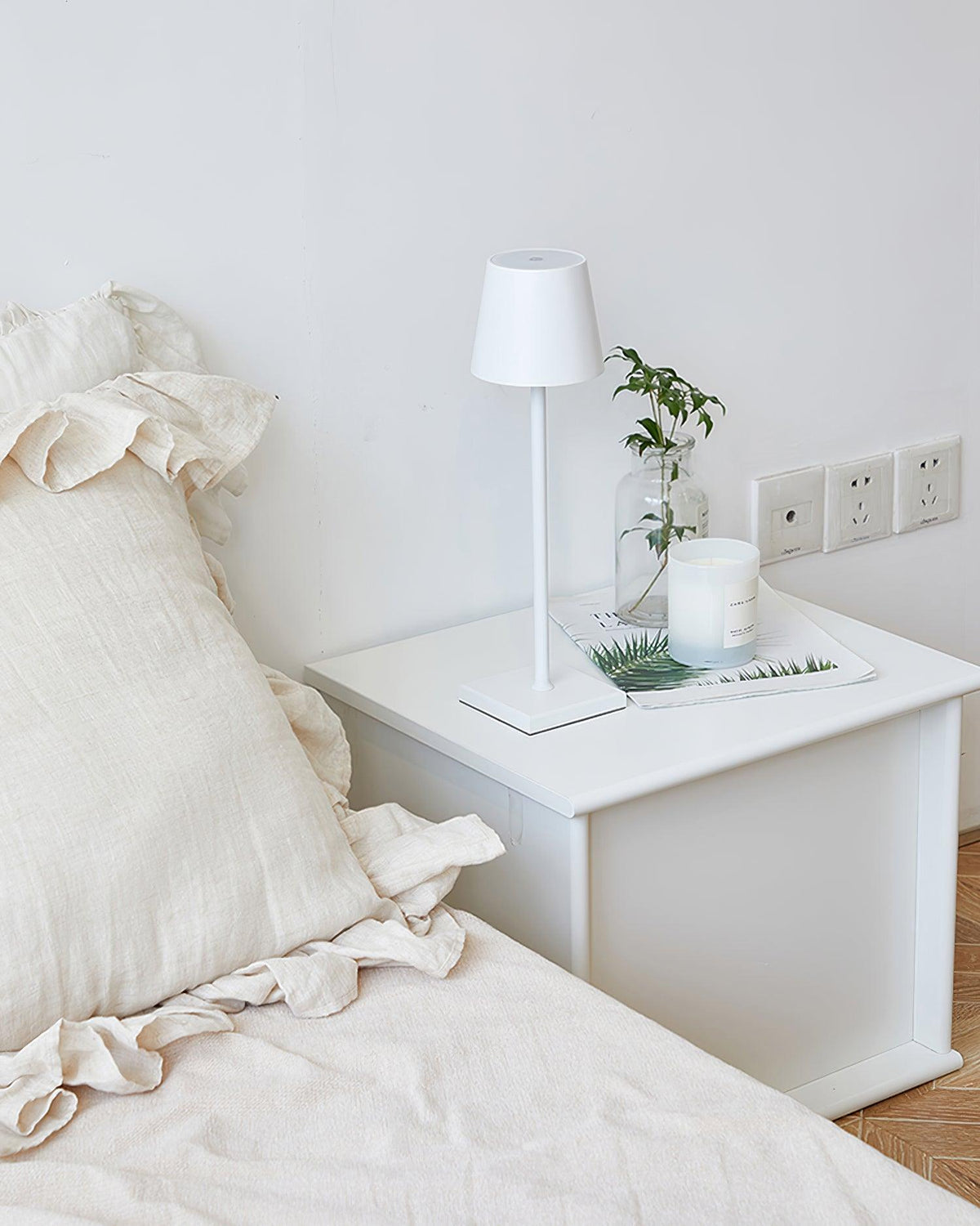 Viraorelia Table Lamp
