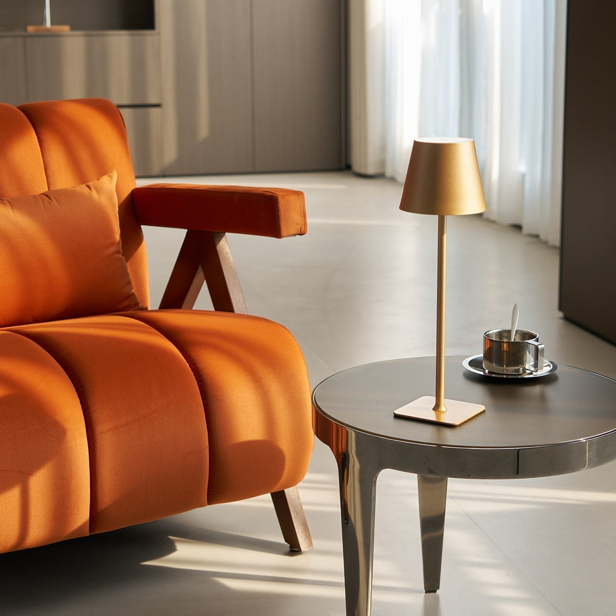 Viraorelia Table Lamp
