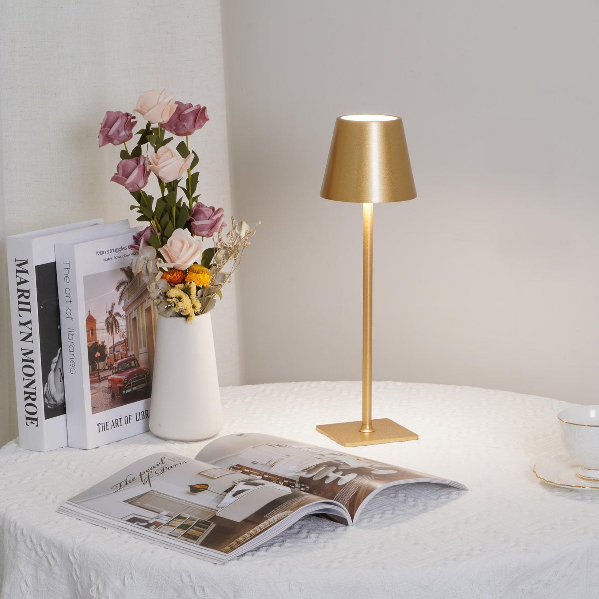 Viraorelia Table Lamp
