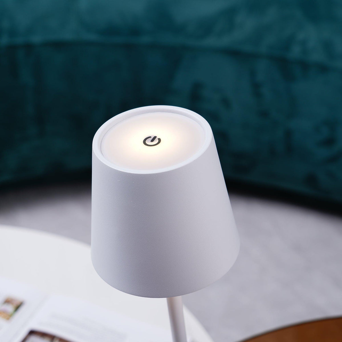 Viraorelia Table Lamp