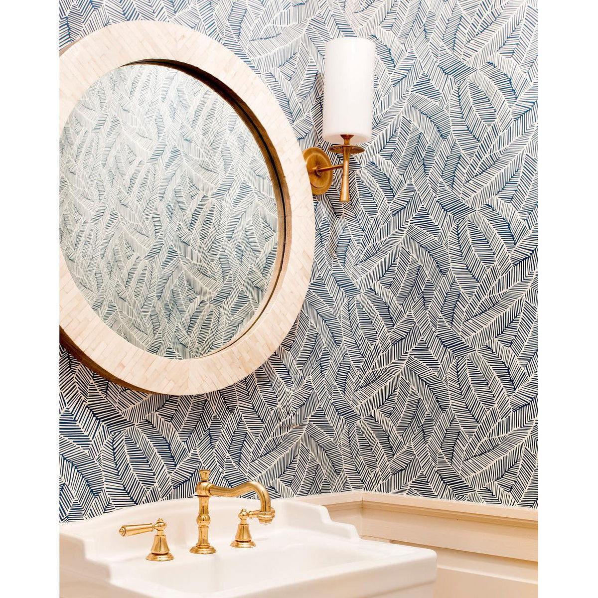 Knight Fabric Glass Wall Lamp