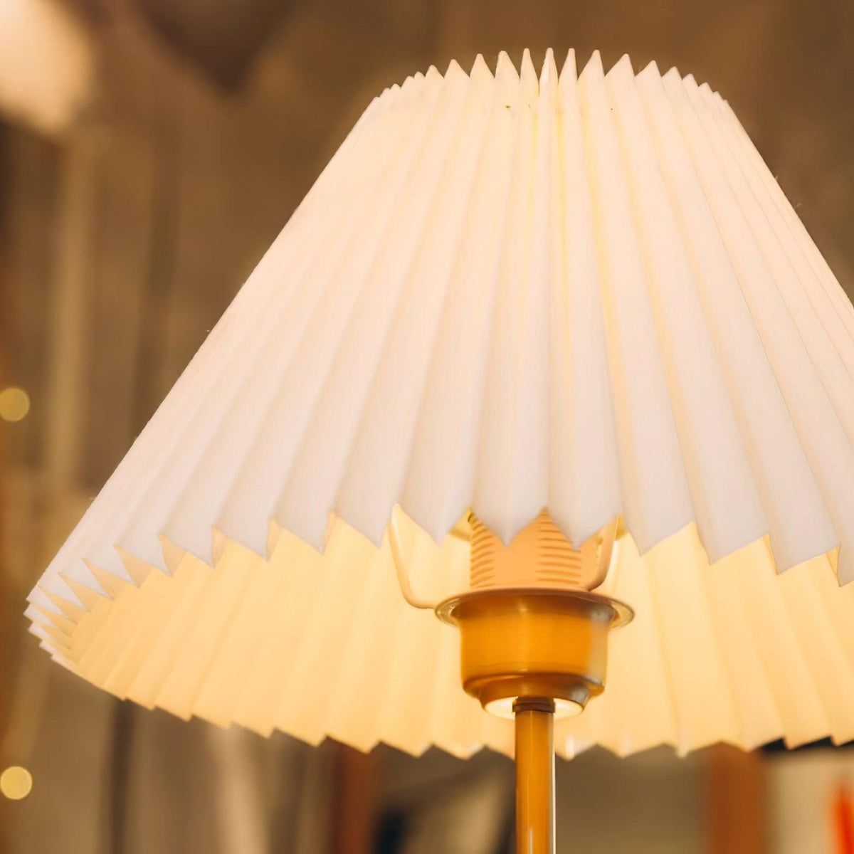 Mirelaya Table Lamp